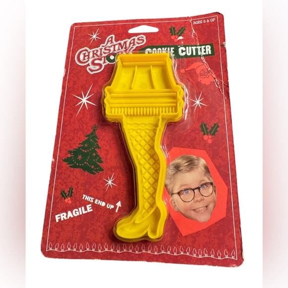 A Christmas Story Leg Lamp Cookie Cutter ICUP Warner Brothers NEW - Picture 1 of 2